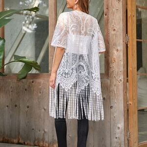 🎉HP🎉 Plus Fringe Paisley Pattern Lace Kimono